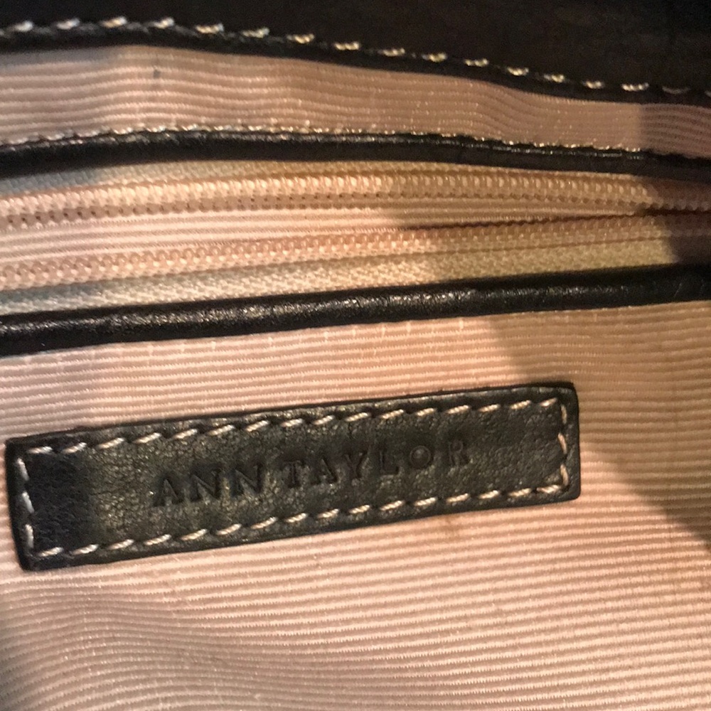 Ann Taylor black leather handbag - Picture 2 of 4